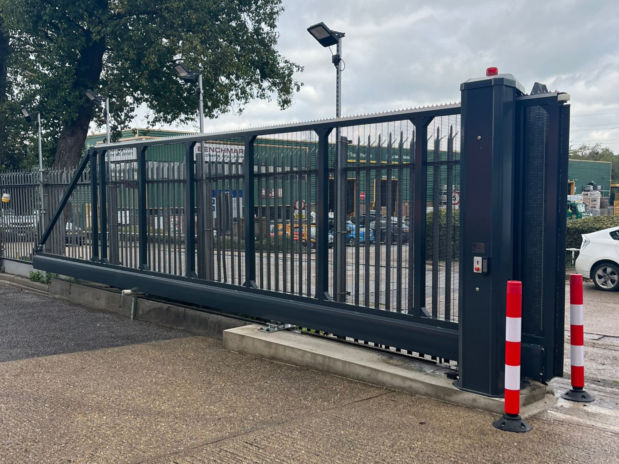 Automatic sliding gate installation and call-out repair Hertfordshire London Midlands – Industrial Gates and Barrier Systems