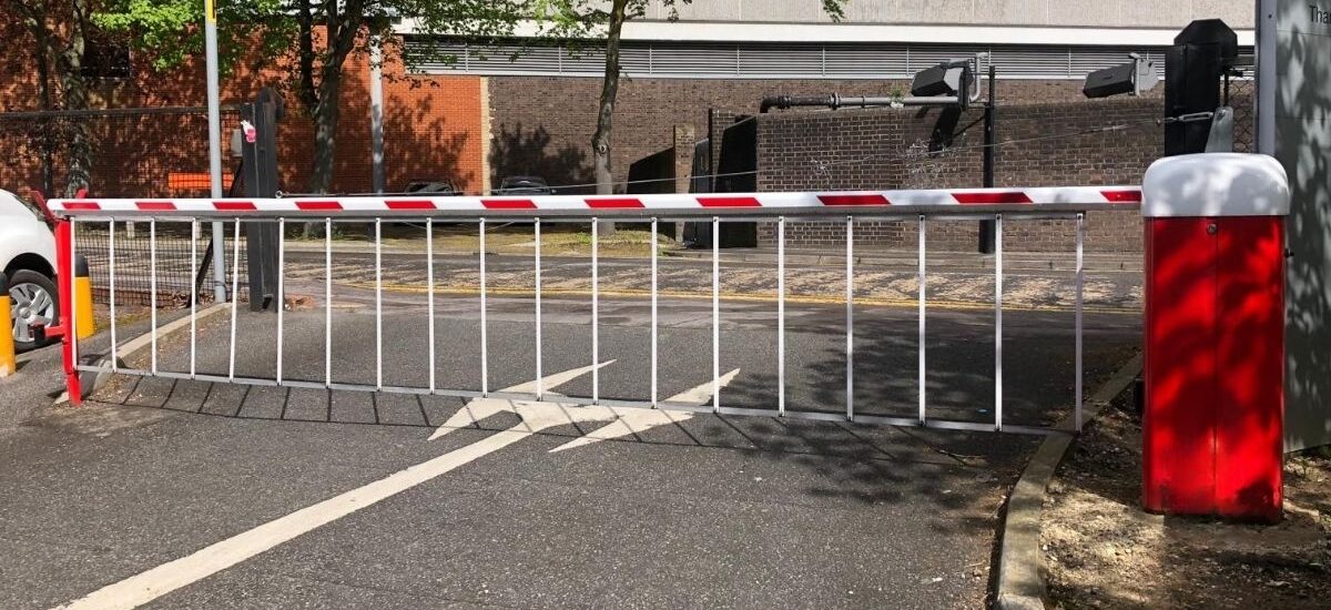 Automatic traffic barrier installation repair service London Hertfordshire Midlands – Industrial Gates and Barrier Systems