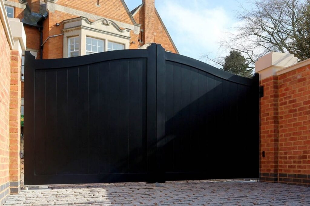 Automated swing gate installation repair service home and industrial London Hertfordshire Midlands – Industrial Gates and Barrier Systems